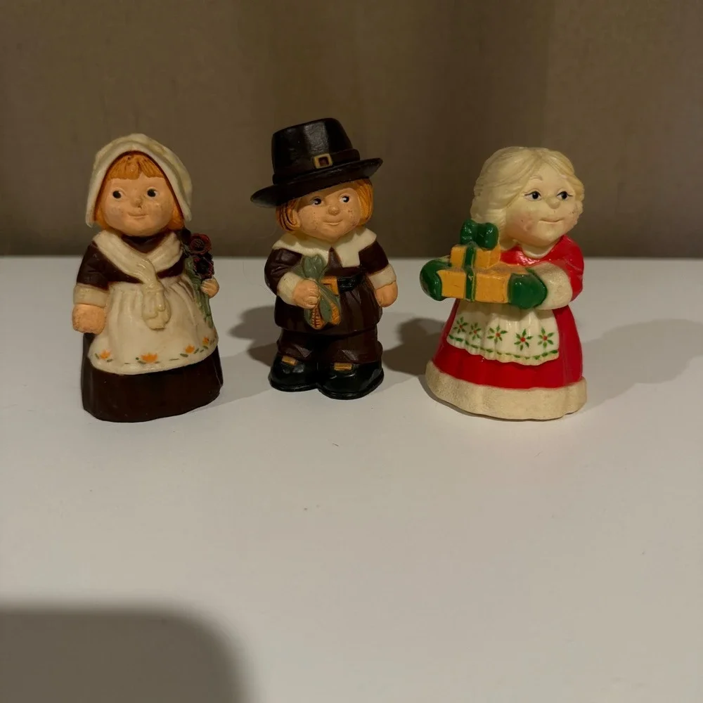 Vintage Thanksgiving Pilgrim and Mrs Claus Salt Pepper Shaker Set 3 Piece